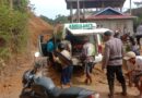 Personel Polsek Simbuang Bantu Evakuasi Pasien dan Bergotong Royong Bersama Warga Bersihkan Longsor di Mappak